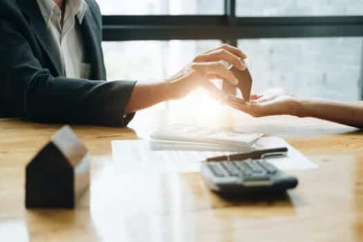 Wie Sie einen seriösen Immobilienmakler finde
